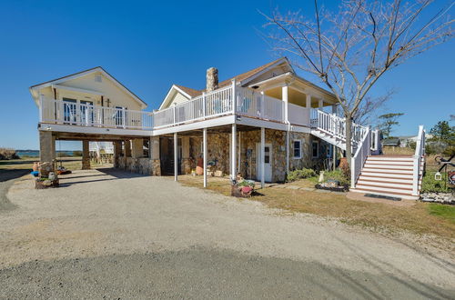 Photo 20 - Welcoming Cottage w/ Outdoor Pool & Water Views