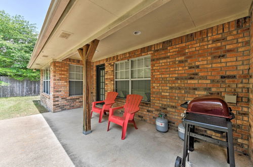 Foto 22 - Cozy College Station Home w/ Patio and Fireplace