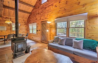 Foto 1 - Rustic Log Cabin w/ Updated Interior & Deck