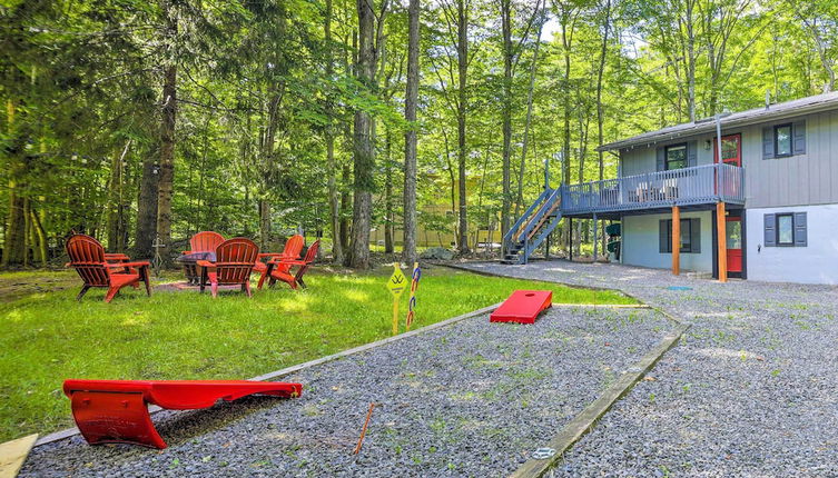 Foto 1 - Big Bass Lake Home in Gouldsboro: Wraparound Deck