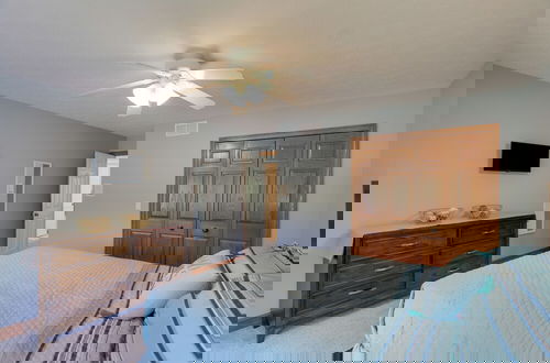 Foto 11 - Spacious Refuge w/ Private Pool & Outdoor Bar