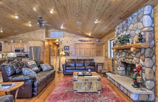 Foto 1 - Waterfront Pike Lake Retreat: Snowmobile Paradise