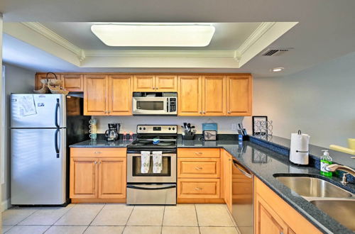 Photo 4 - Beachy Marco Island Condo With Resort Amenities