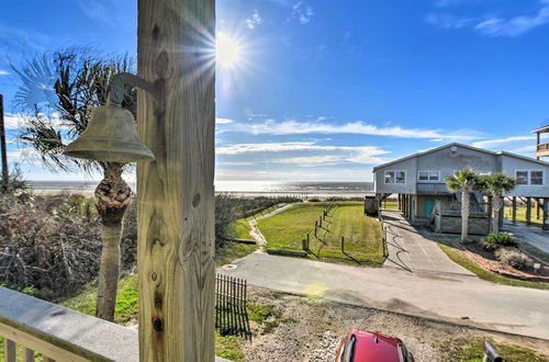 Photo 8 - Lovely Sunny Beach House w/ View: Walk to Ocean