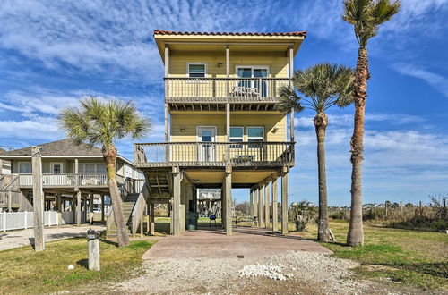 Foto 17 - Lovely Sunny Beach House w/ View: Walk to Ocean