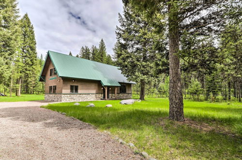 Foto 5 - Secluded Bigfork Cabin w/ Huge Yard + Grill