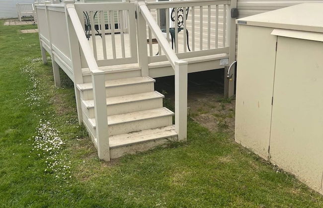 pet Free 2 Bedroom Caravan With Decking at Heacham - Photo 23