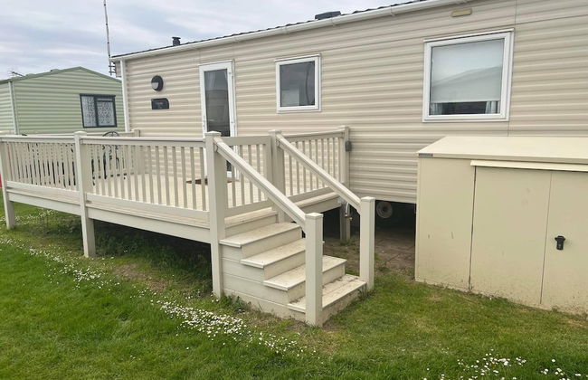 pet Free 2 Bedroom Caravan With Decking at Heacham - Photo 1