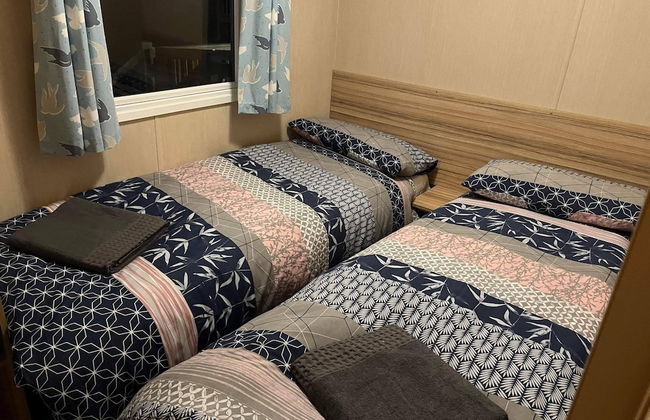 pet Free 2 Bedroom Caravan With Decking at Heacham - Photo 3