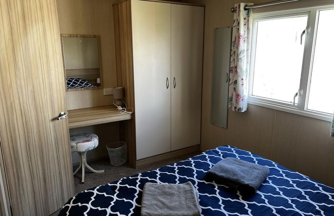 pet Free 2 Bedroom Caravan With Decking at Heacham - Photo 4