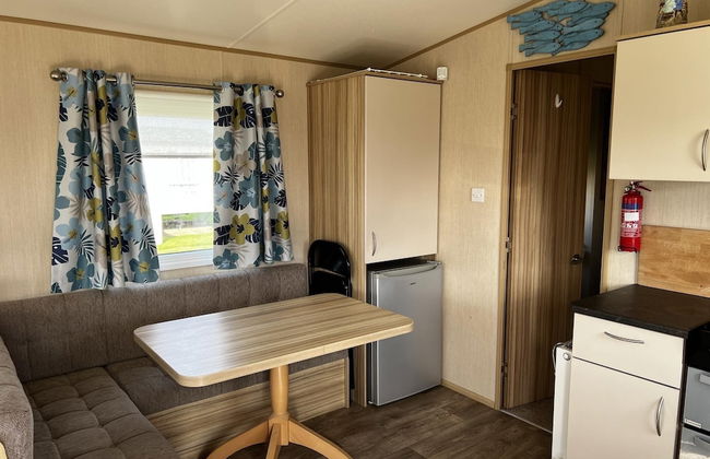 pet Free 2 Bedroom Caravan With Decking at Heacham - Photo 16
