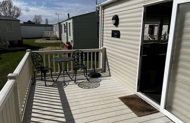 pet Free 2 Bedroom Caravan With Decking at Heacham - Photo 19