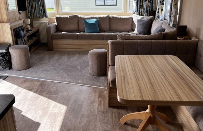 pet Free 2 Bedroom Caravan With Decking at Heacham - Photo 15