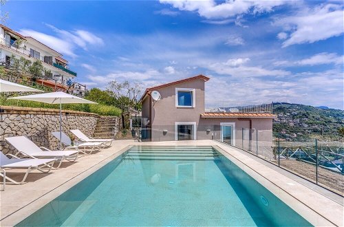 Foto 77 - Villa Mediterranea With Heated Pool