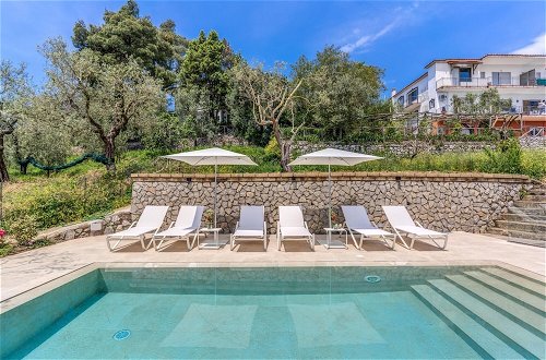 Foto 76 - Villa Mediterranea With Heated Pool