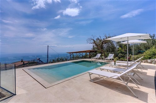 Foto 3 - Villa Mediterranea With Heated Pool