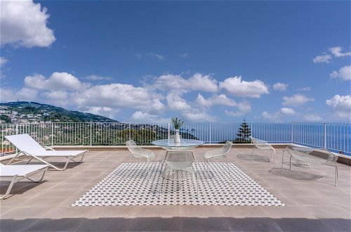 Foto 19 - Villa Mediterranea With Heated Pool