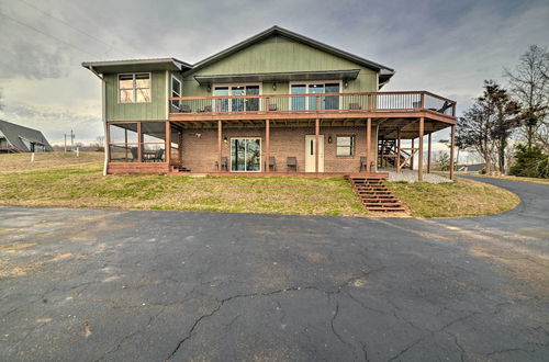 Foto 17 - Waterfront Eddyville Home w/ Dock & Kayaks