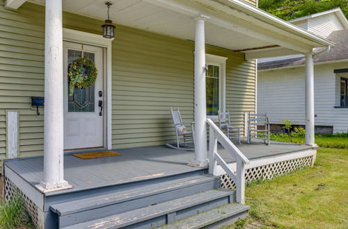 Foto 10 - New York Vacation Rental w/ Covered Porch