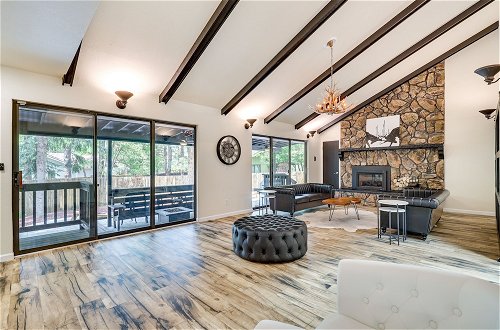 Foto 15 - Luxe Pinetop Home w/ Game Room < 10 Mi to Lakes