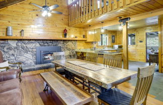 Foto 1 - Secluded 3-acre Cabin in Tollgate w/ Gas Grill