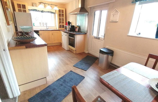 Lovely 2-bed Cottage in Pencarreg - Foto 6