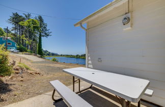 Photo 2 - Peaceful Cloverdale Home - Walk to Winema Beach