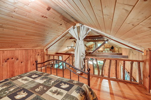 Foto 22 - Historic Sapphire Cabin w/ Porch, Updated Interior