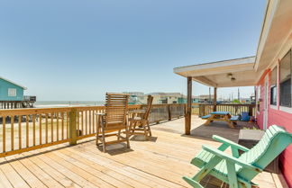 Foto 1 - Surfside Beach Vacation Rental w/ Oceanfront Deck