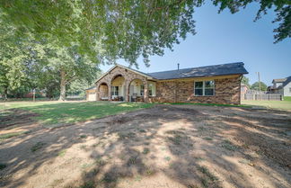 Photo 2 - Quiet Oklahoma Home - Close to Golf Courses