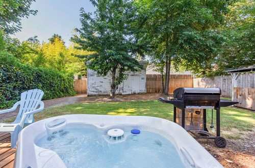 Photo 6 - Charming Eugene Retreat: Private Hot Tub & Yard