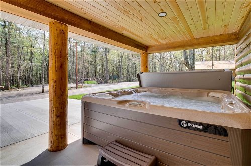 Foto 34 - Hatfield Vacation Rental w/ Private Hot Tub