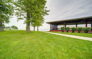 Photo 2 - Pet-friendly Lake Erie Cottage - Walk to the Water