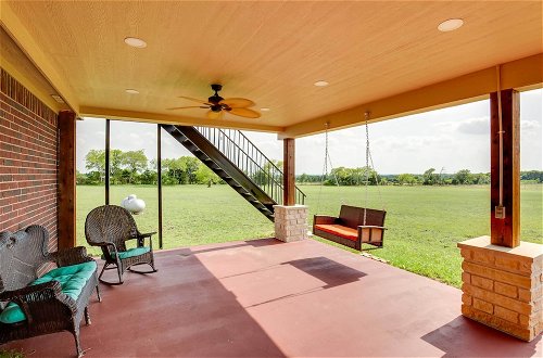 Foto 16 - Huge Family-friendly Texas Ranch Home w/ Grill
