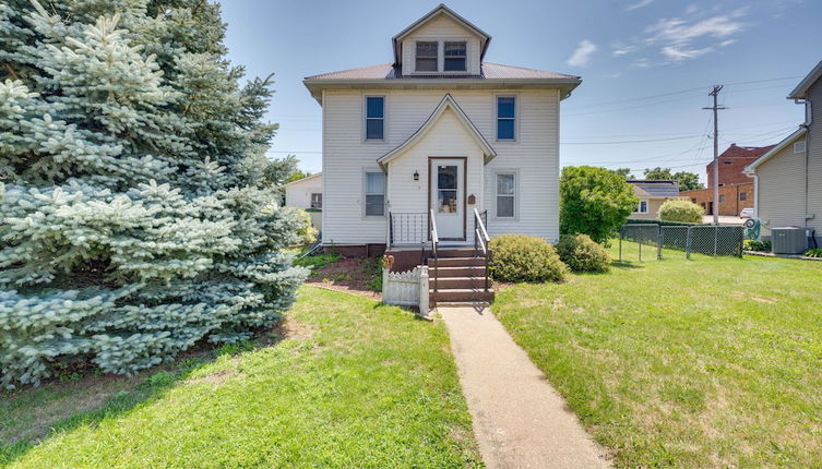 Foto 1 - Cozy Iowa Getaway w/ Patio & Fenced-in Yard