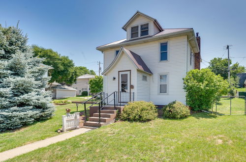 Foto 2 - Cozy Iowa Getaway w/ Patio & Fenced-in Yard