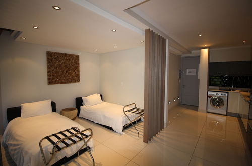 Photo 2 - Loft Apartment in Camps Bay