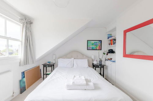 Photo 1 - Top Floor 1BD Flat With Balcony - Ladbroke Grove