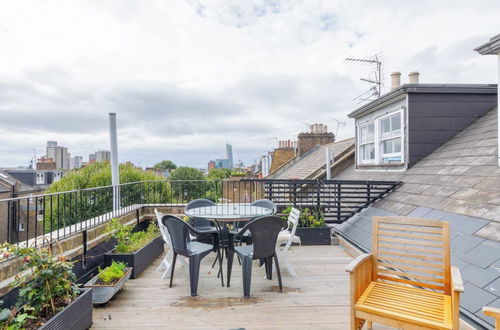 Photo 23 - Top Floor 1BD Flat With Balcony - Ladbroke Grove