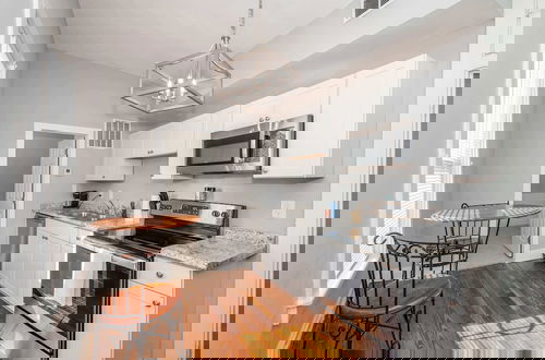 Photo 6 - Suites on Main 3