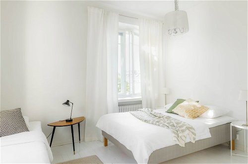 Foto 2 - Airy and Bright one-Bedroom apt