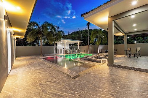 Foto 36 - Modern Pool Villa with 5 Bedrooms - EDO