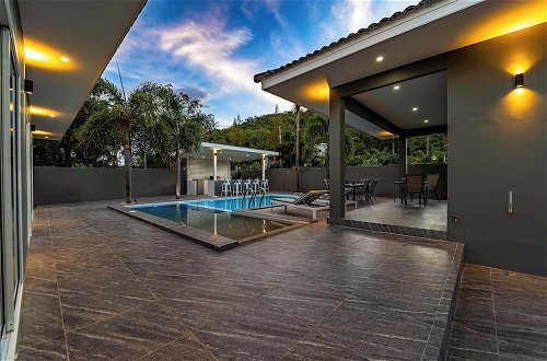 Foto 35 - Modern Pool Villa with 5 Bedrooms - EDO