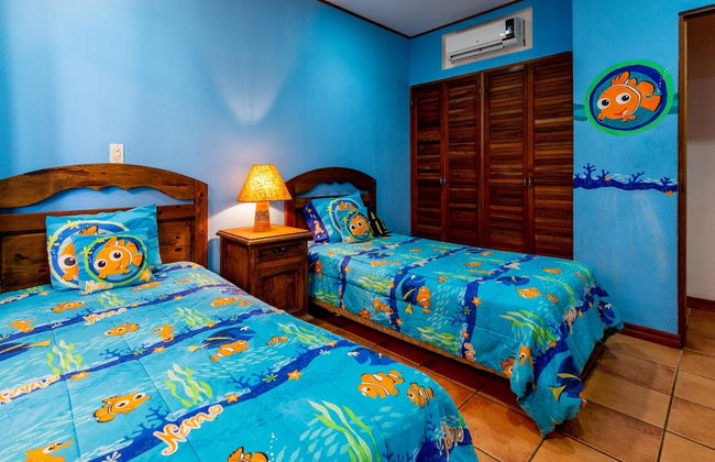 Beachfront Condo with Warm, Rustic Interiors & Direct Access to Playa Flamingo - Foto 7