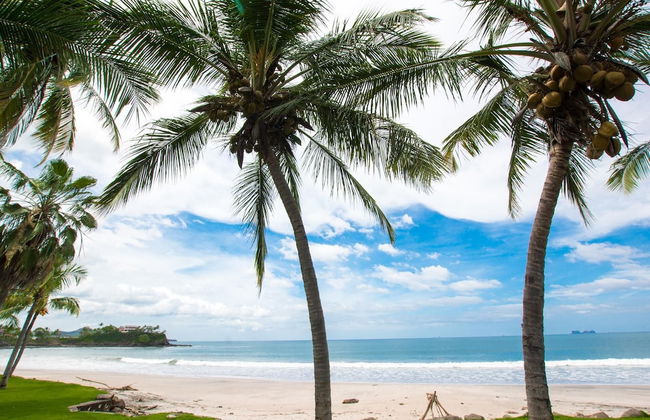 Beachfront Condo with Warm, Rustic Interiors & Direct Access to Playa Flamingo - Foto 19