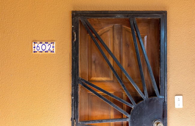 Beachfront Condo with Warm, Rustic Interiors & Direct Access to Playa Flamingo - Foto 29