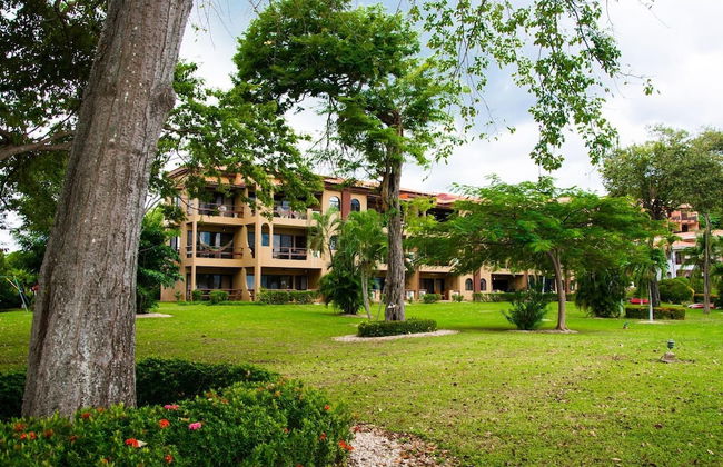 Beachfront Condo with Warm, Rustic Interiors & Direct Access to Playa Flamingo - Foto 16