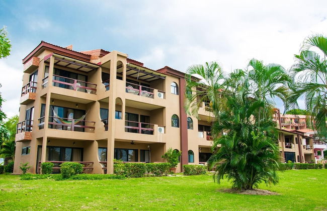 Beachfront Condo with Warm, Rustic Interiors & Direct Access to Playa Flamingo - Foto 31