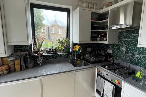 Foto 5 - Snug 1BD Flat With Balcony - Stoke Newington