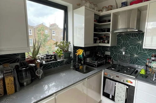 Foto 6 - Snug 1BD Flat With Balcony - Stoke Newington